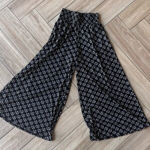 Super Cute Flowy Black and White Women's Ultra Wide Leg Dress Pants Size Small